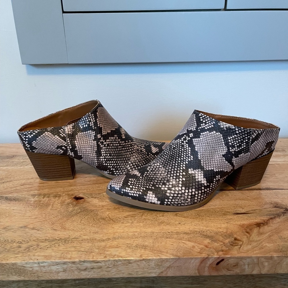 Universal thread booties